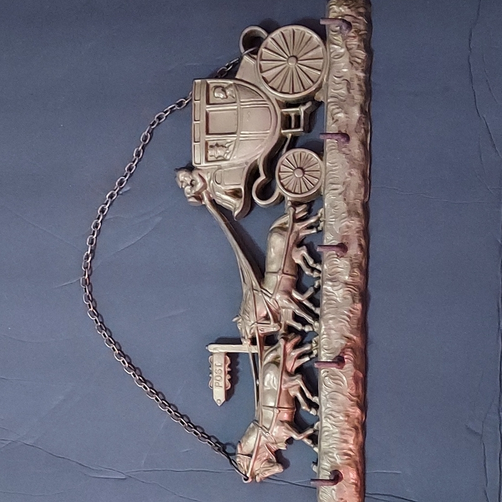 Brass Carriage&Horses hanging key holder plaque. 11 1/4in.Wx4 1/2in.H. GUC.